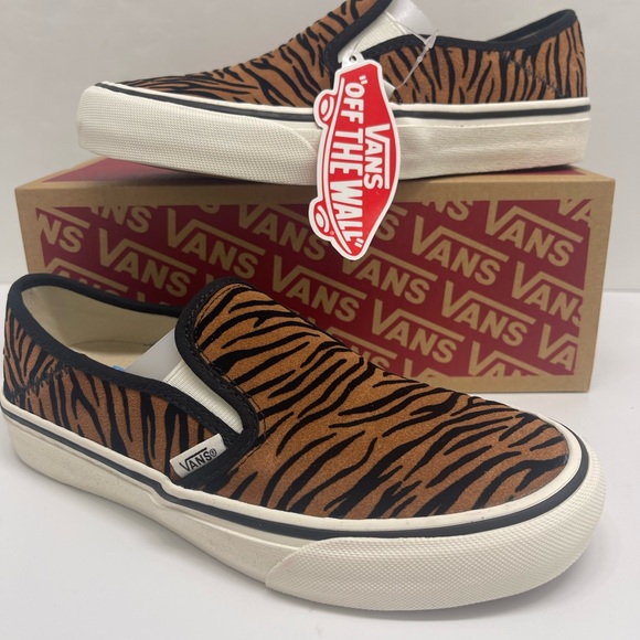 Vans Women’s Slip-On Sf
(Animal Stripes) Black/Marshmallow Sneakers 
VN0A5HYQ9ZY - Picture 14 of 16